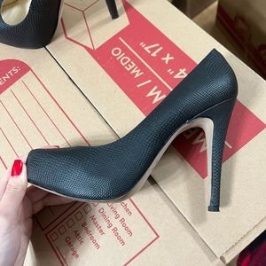 Jessica Simpson Black Rumba snake Heels US8